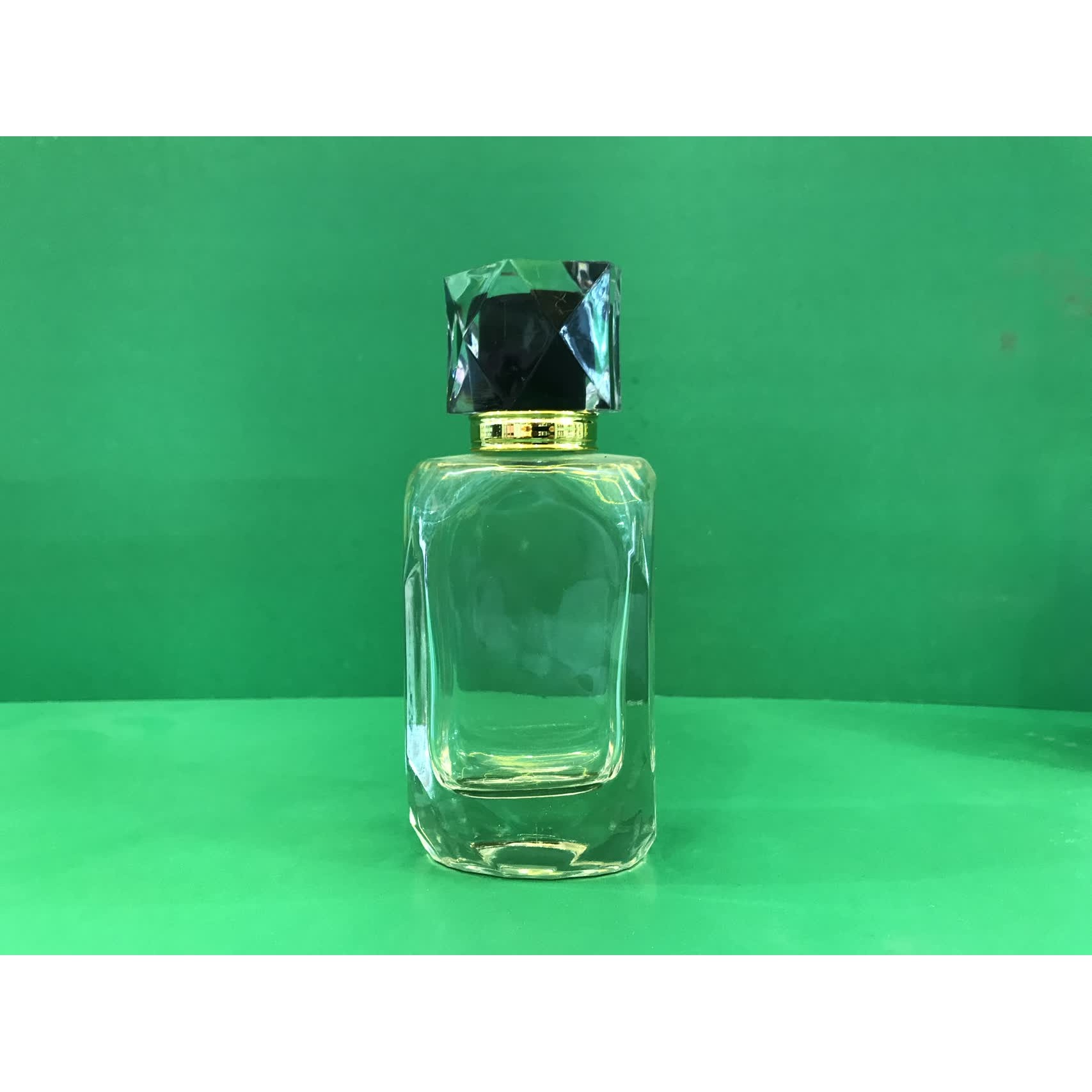 عطر لاگوست اسنشیال سبز