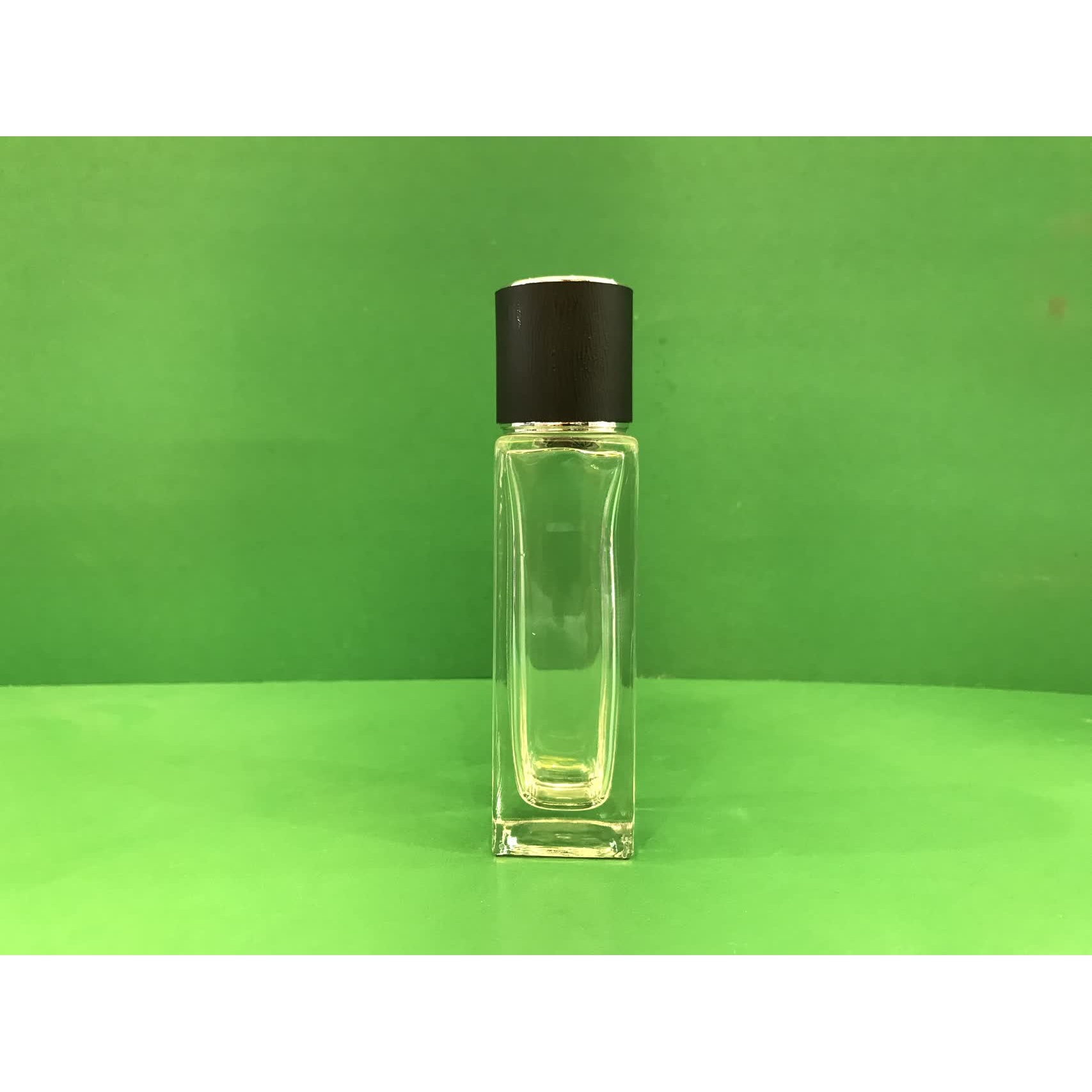 عطر لاگوست اسنشیال سبز