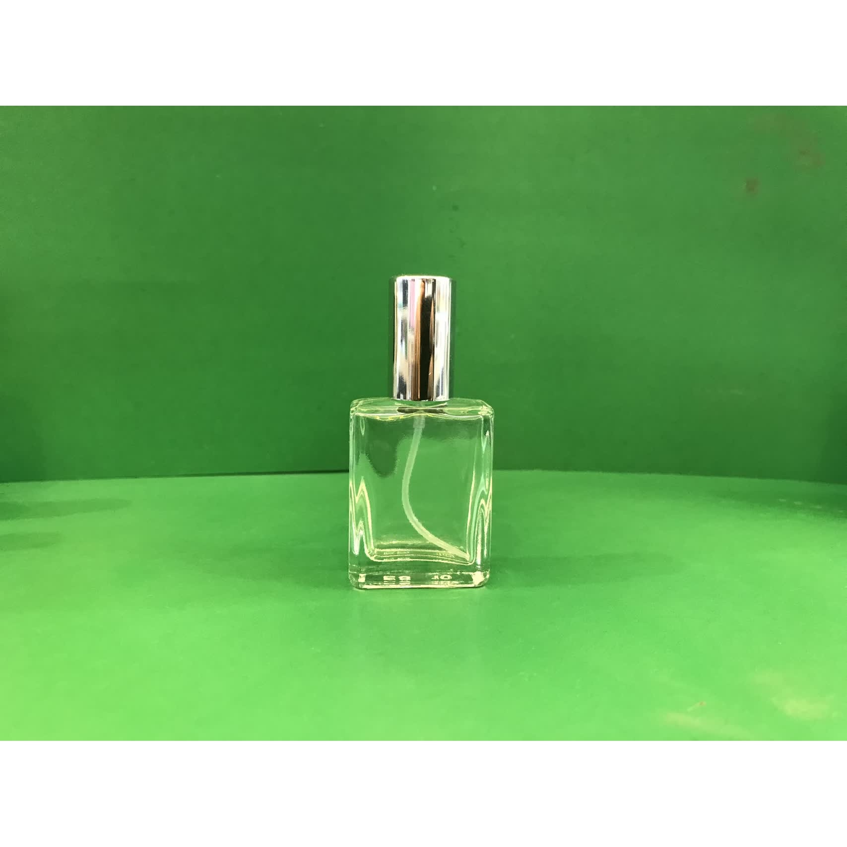 عطر لاگوست اسنشیال سبز