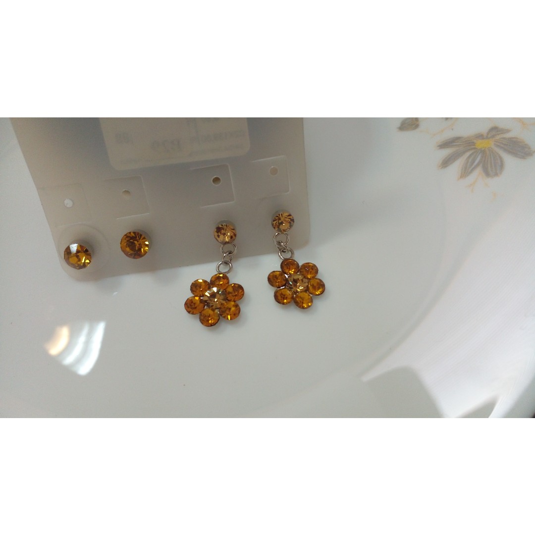 پک دوتایی گوشواره میخی پرتقالی رنگ از برند scarlet bijoux