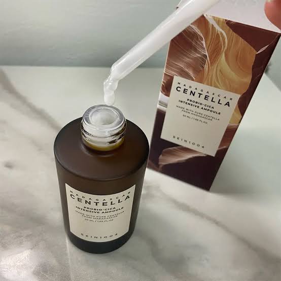 آمپول تقویت کننده و تسکین دهنده پوست پروبیوتیک سنتلا Skin 1004 Centella حجم 100 میل