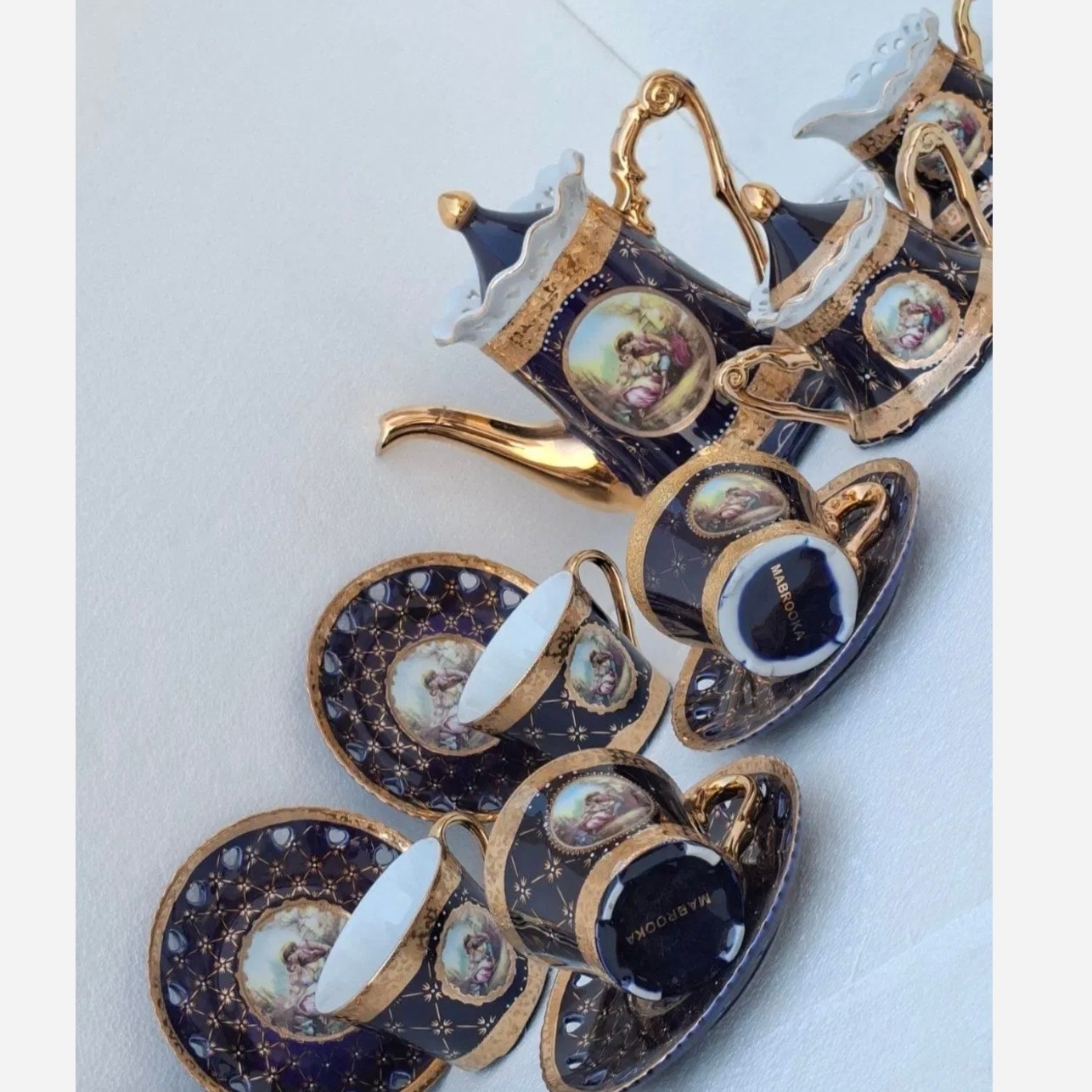 چای خوری سرمه ای شطرنجی طلاکوب با نقوش برجسته دنسی لیلی مجنون اصل مارک مبروکا