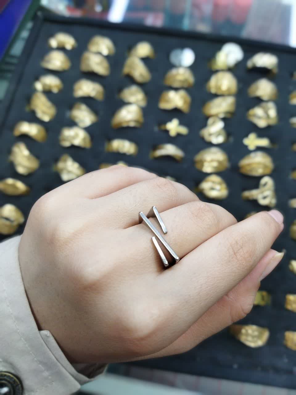 انگشتر استیل رنگ ثابت مدل خطی