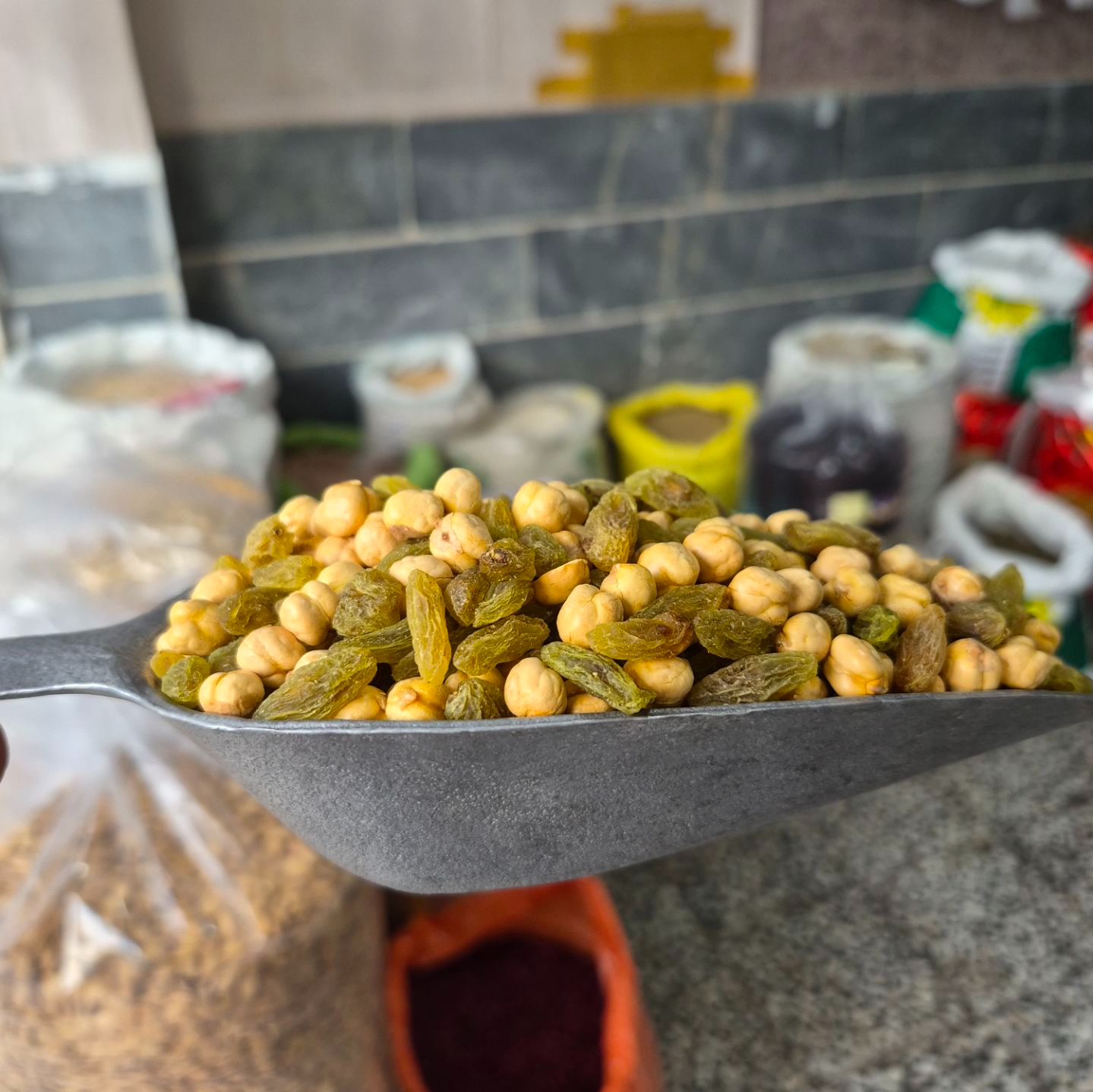 نخودچی کشمش اعلا 50-50 (500 گرمی)
