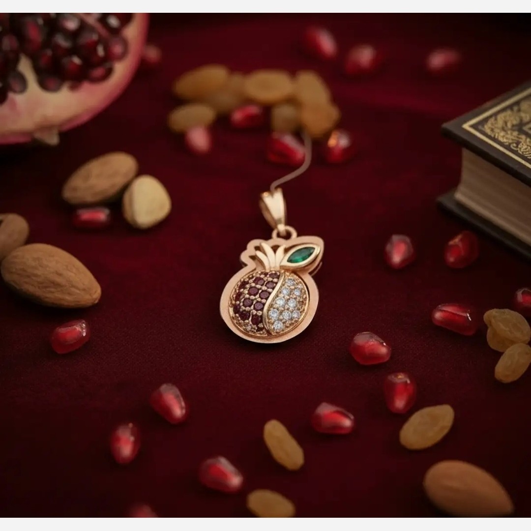 آویز طلای 18عیار مدل انار نگین دار