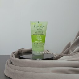ژل شستشوی سبز سیمپل کایند تو اسکین مدل رفرشینگ  Simple Kind To Skin Refreshing Facial Wash all skin types