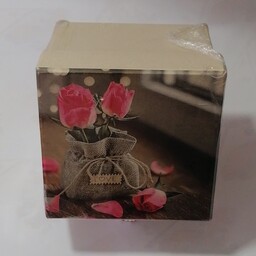 جعبه کادویی مربع کرم طرح گل سایز 1 