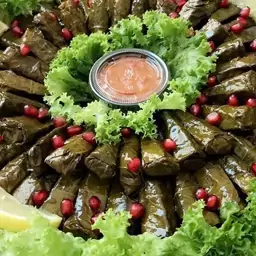 دلمه برگ مو مجلسی و پذیرایی با دورچین مخصوص 