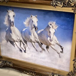 تابلو فرش سه اسب  سفید با قاب چوبی 