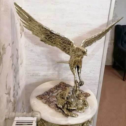 مجسمه برنزی عقاب