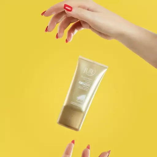 کرم ضد آفتاب Spf50 بی رنگ مناسب انواع پوست ژوت