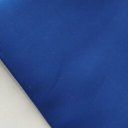 پارچه ی ساتن آمریکایی درجه ی یک عرض 150 تک رنگ رنگ آبی تیره 