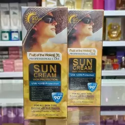 کرم ضد آفتاب بی رنگ ووکالی Spf 90 حجم 130 میل