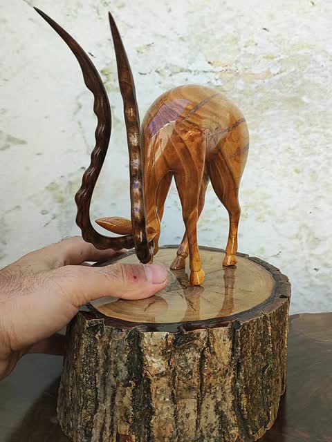 غزال چوبی سر خمیده مدل شاخ کوتاه