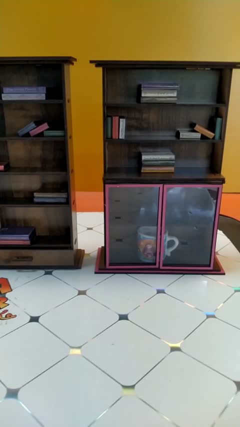 کتابخانه مینیاتوری همراه با کتاب چوبی