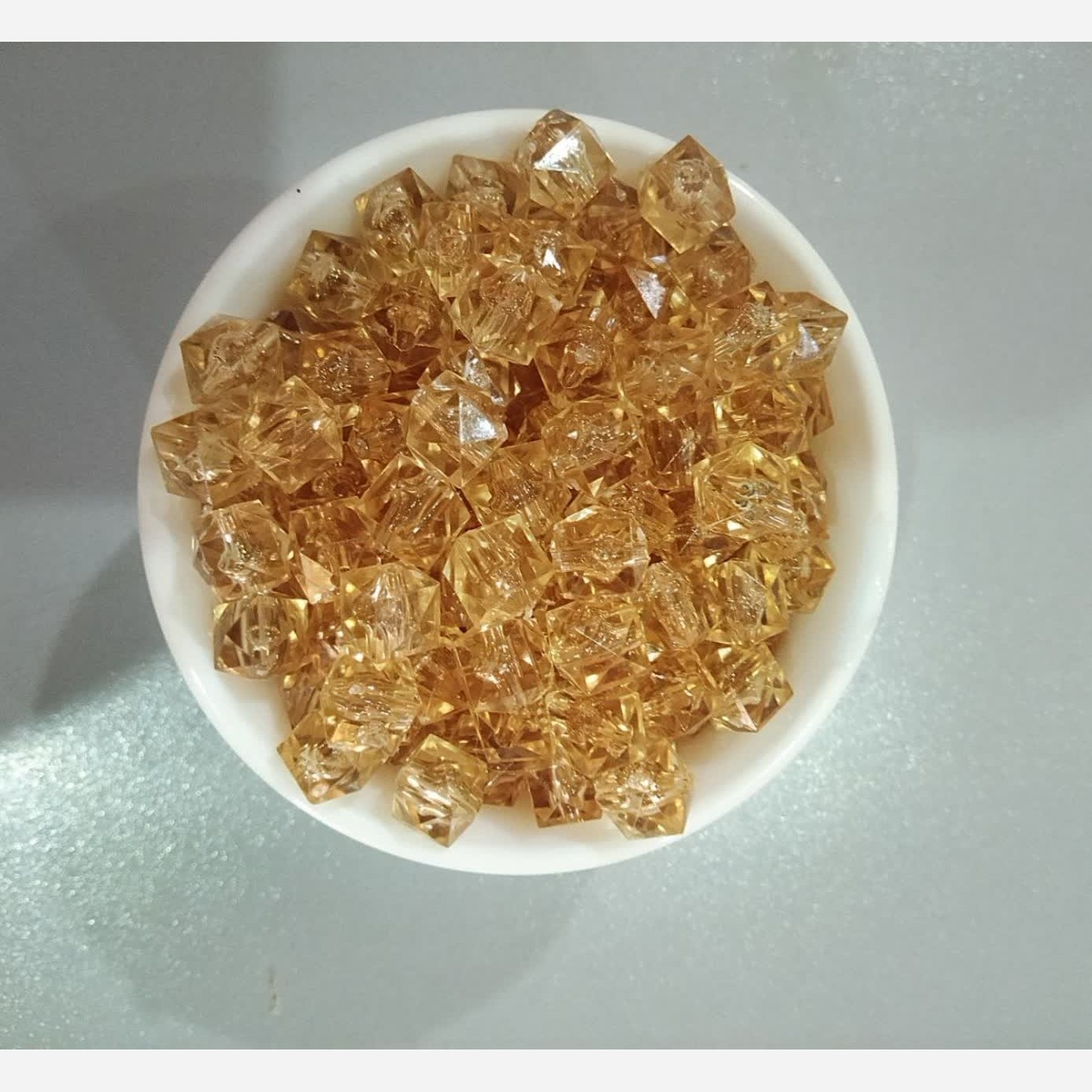 مروارید مکعبی عسلی