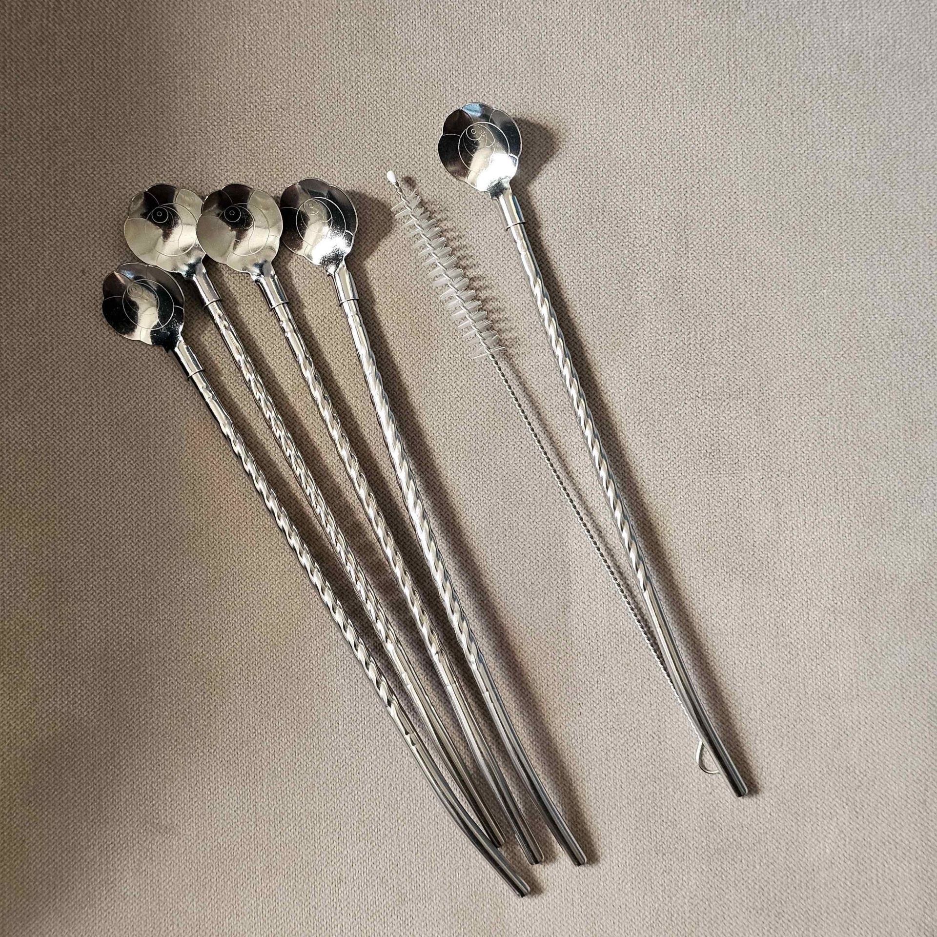 نی استیل قاشق دار پیچ طرح گل یونیک 6عددی با فرچه تمیز کننده