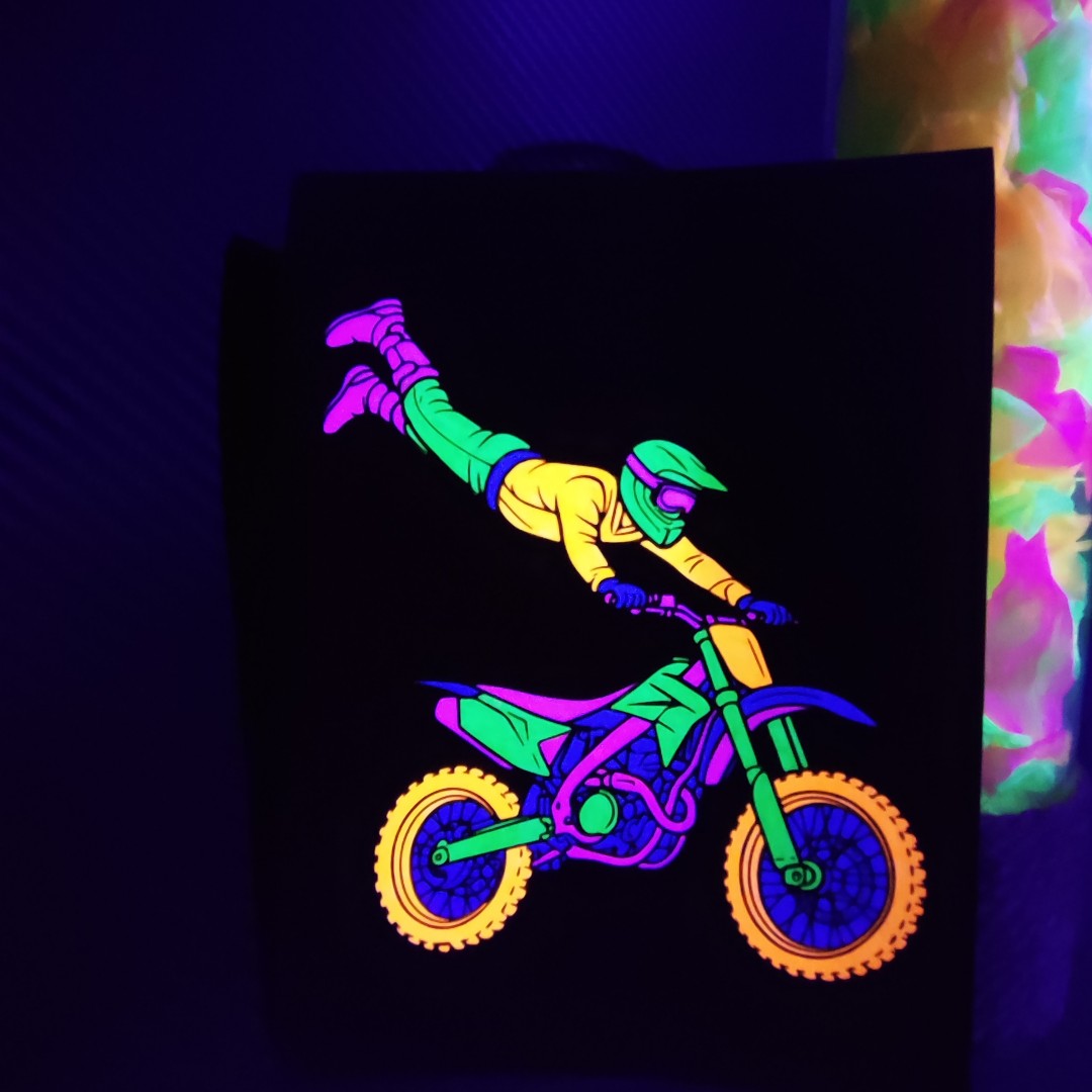 تابلو بلک لایت طرح موتور یک Blacklight