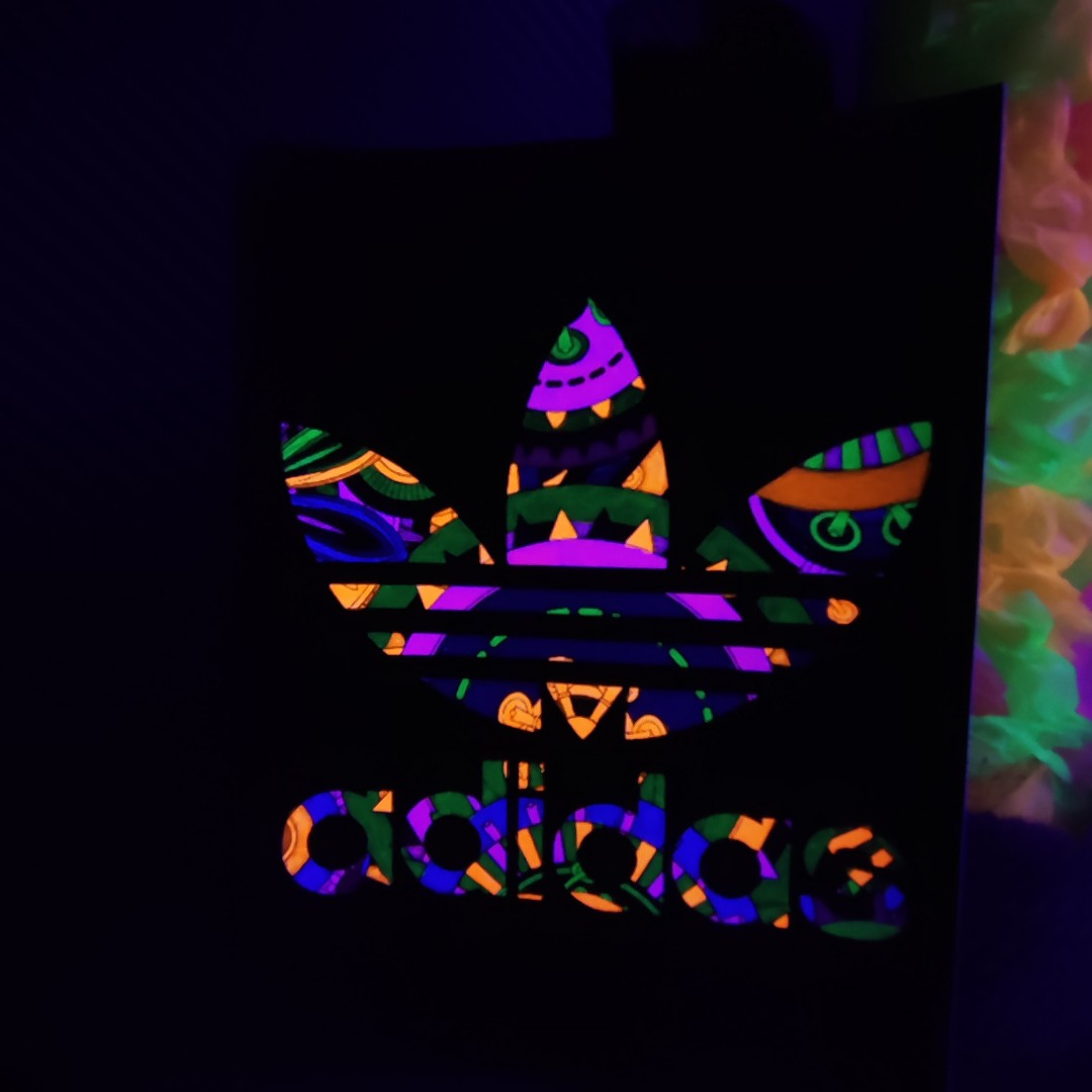 تابلو بلک لایت طرح آدیداس دو Blacklight