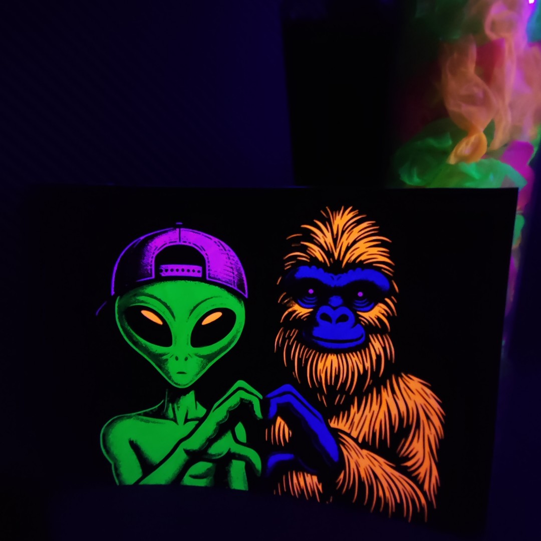 تابلو بلک لایت طرح الین Blacklight