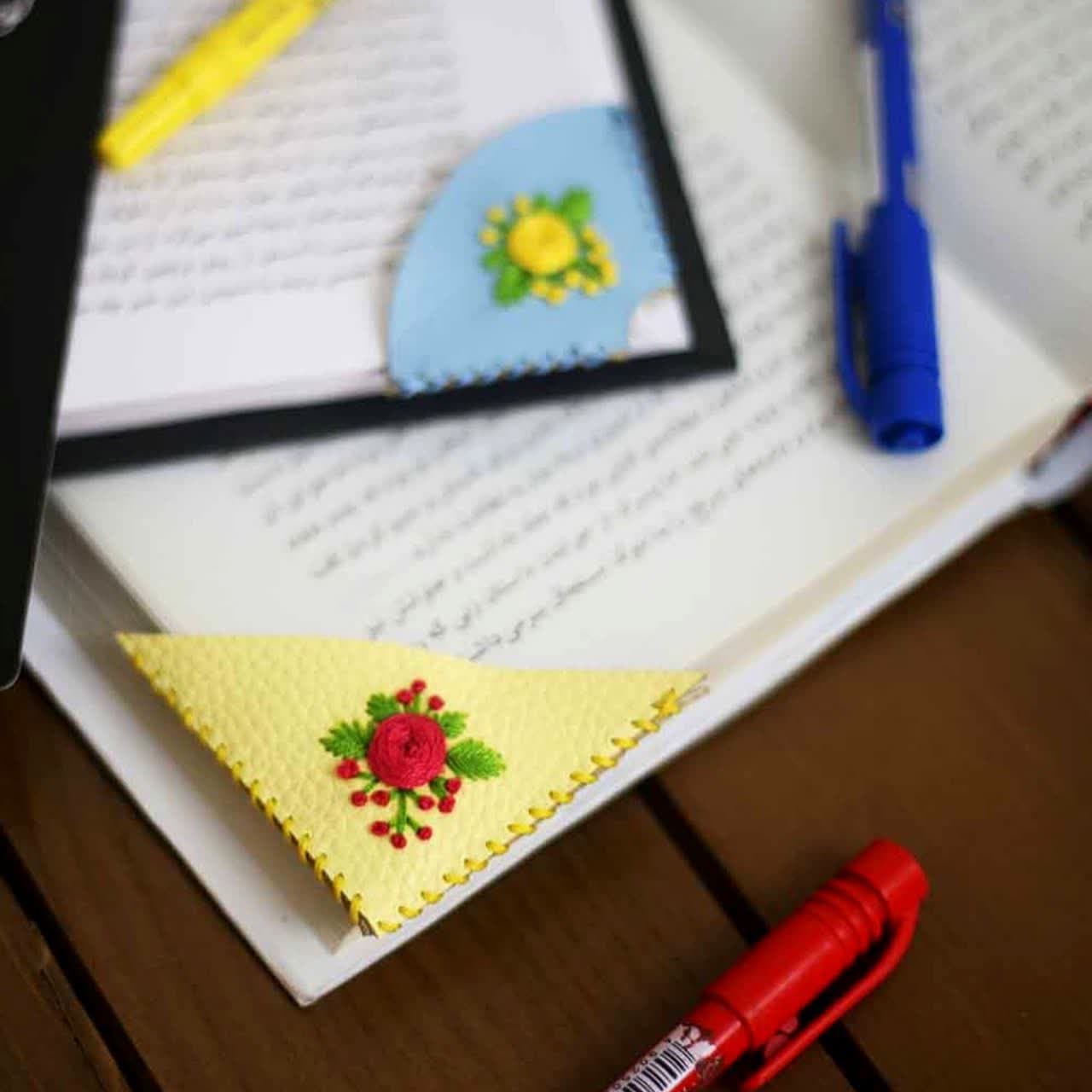بوکمارک گوشه گیر کتاب