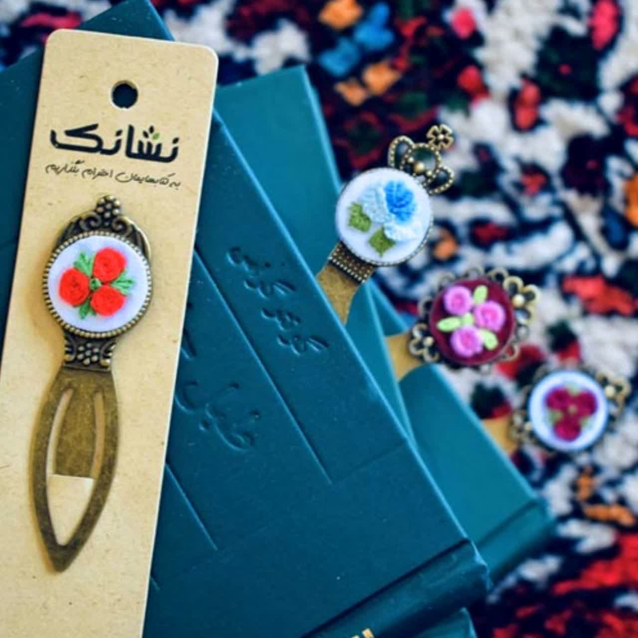 بوکمارک گلدوزی گل نشان