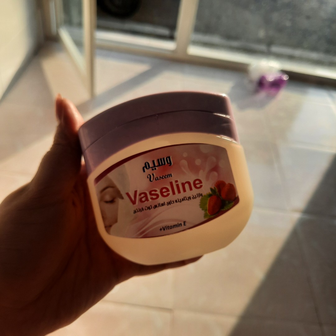 وازلین معطر بانوان وسیم 260 گرم
