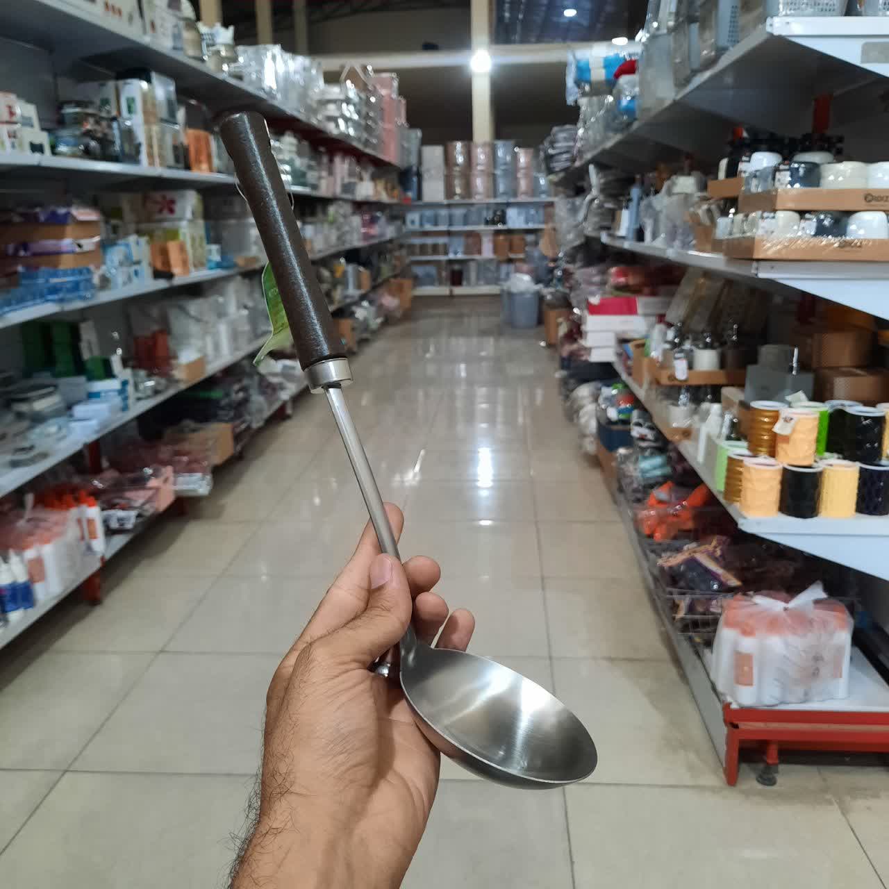 ملاقه استیل نگیر دسته چوبی