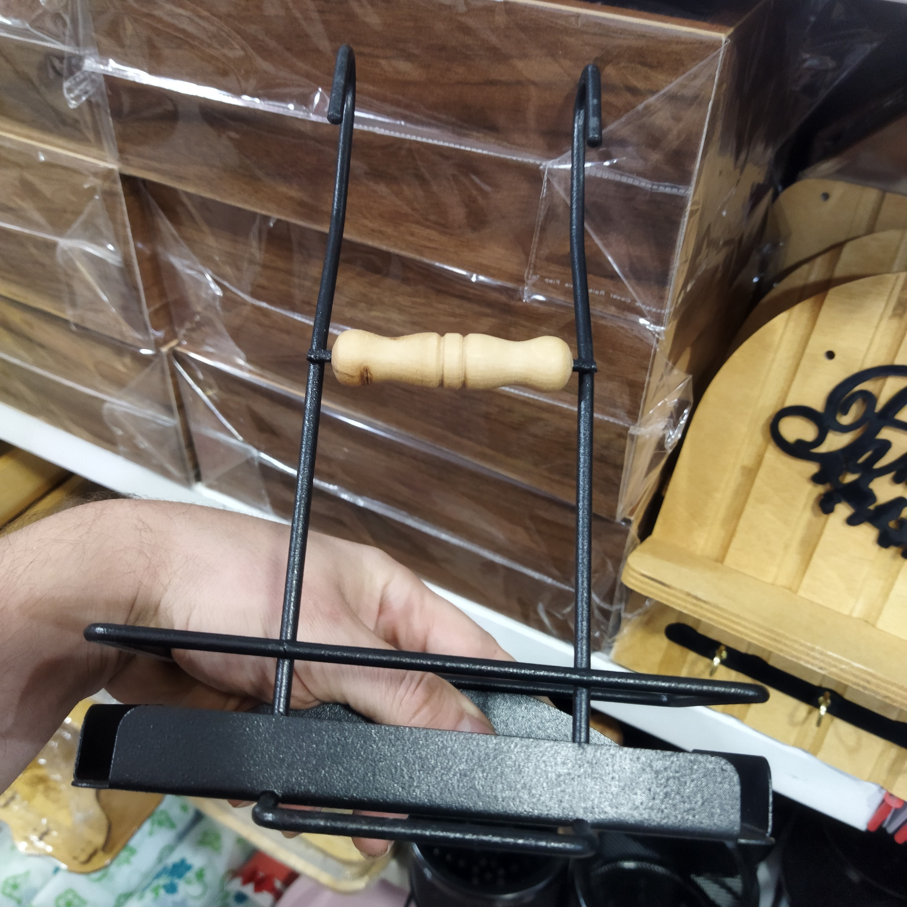 جا اسکاجی آویز فلزی دسته چوبی