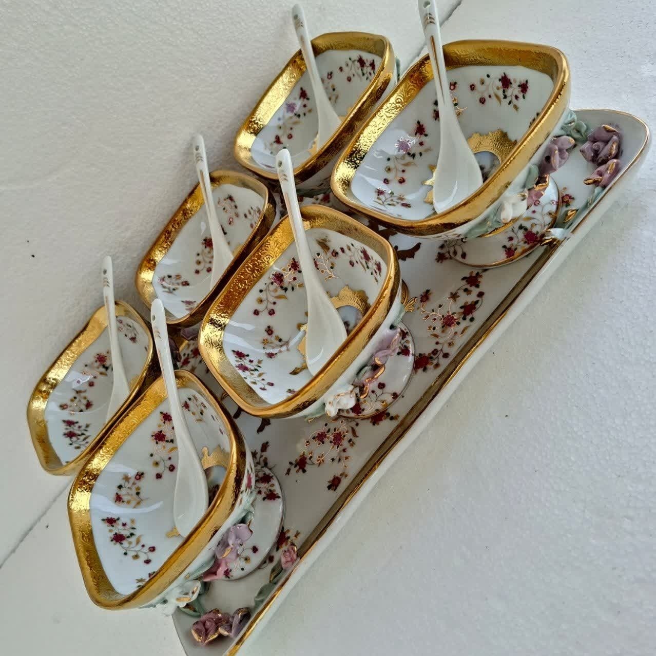 بستنی خوری 13پارچهگلبرجسته دنسی لیلی مجنون بهمراه سینی پذیرایی با گلهای برجسته