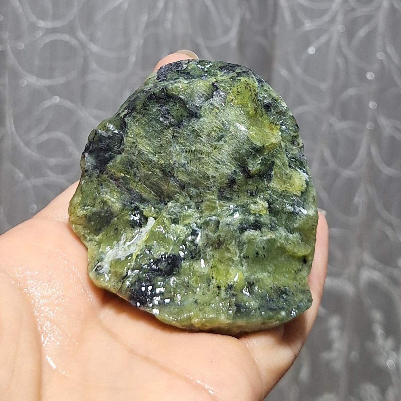 یشم ناب صد در صد طبیعی سنگ خام یشم عکسبرداری در حالت خیس کد 35516