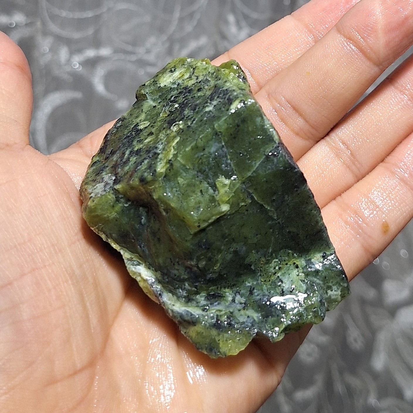 یشم ناب صد در صد طبیعی سنگ خام یشم عکسبرداری در حالت خیس کد 35519