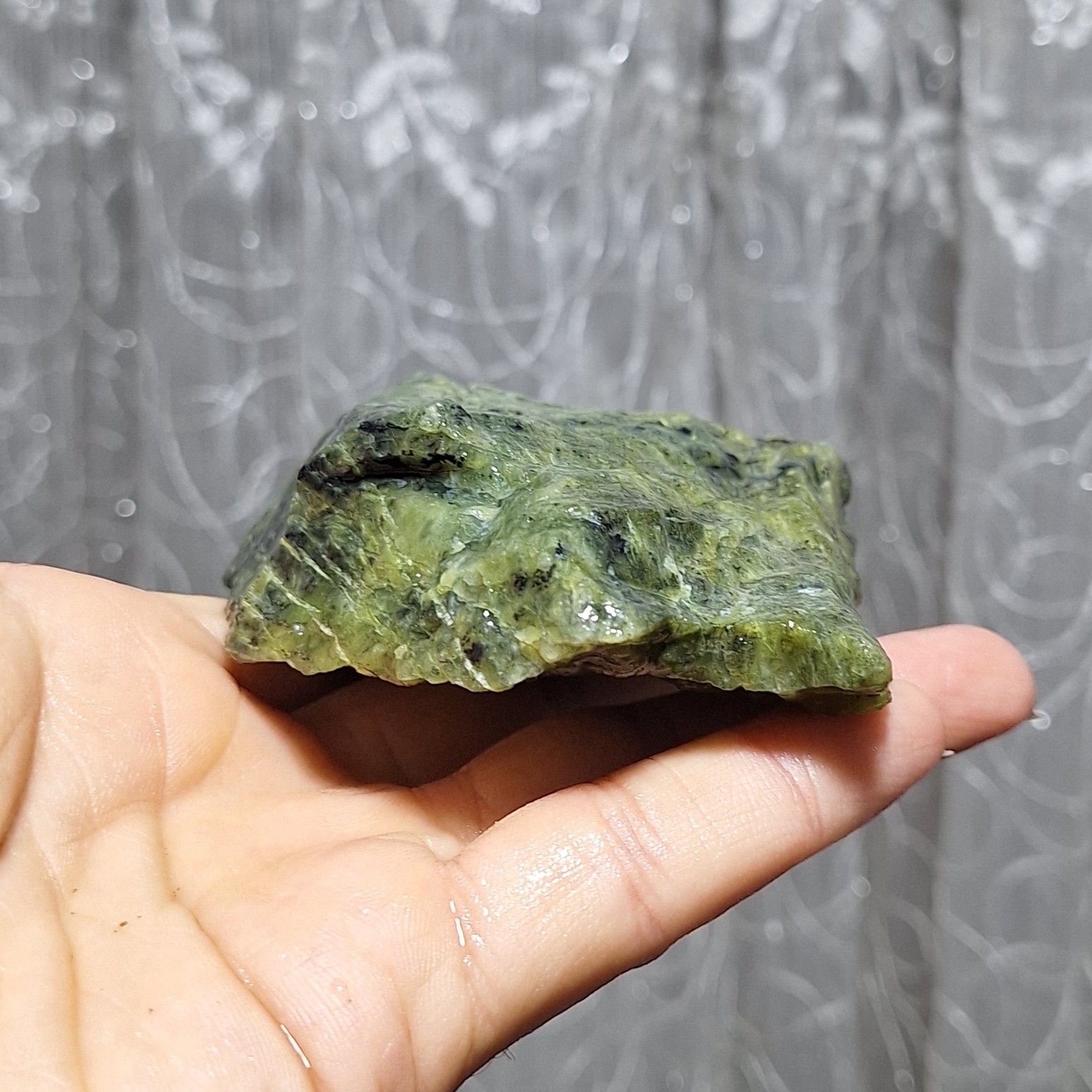 یشم ناب صد در صد طبیعی سنگ خام یشم عکسبرداری در حالت خیس کد 35526