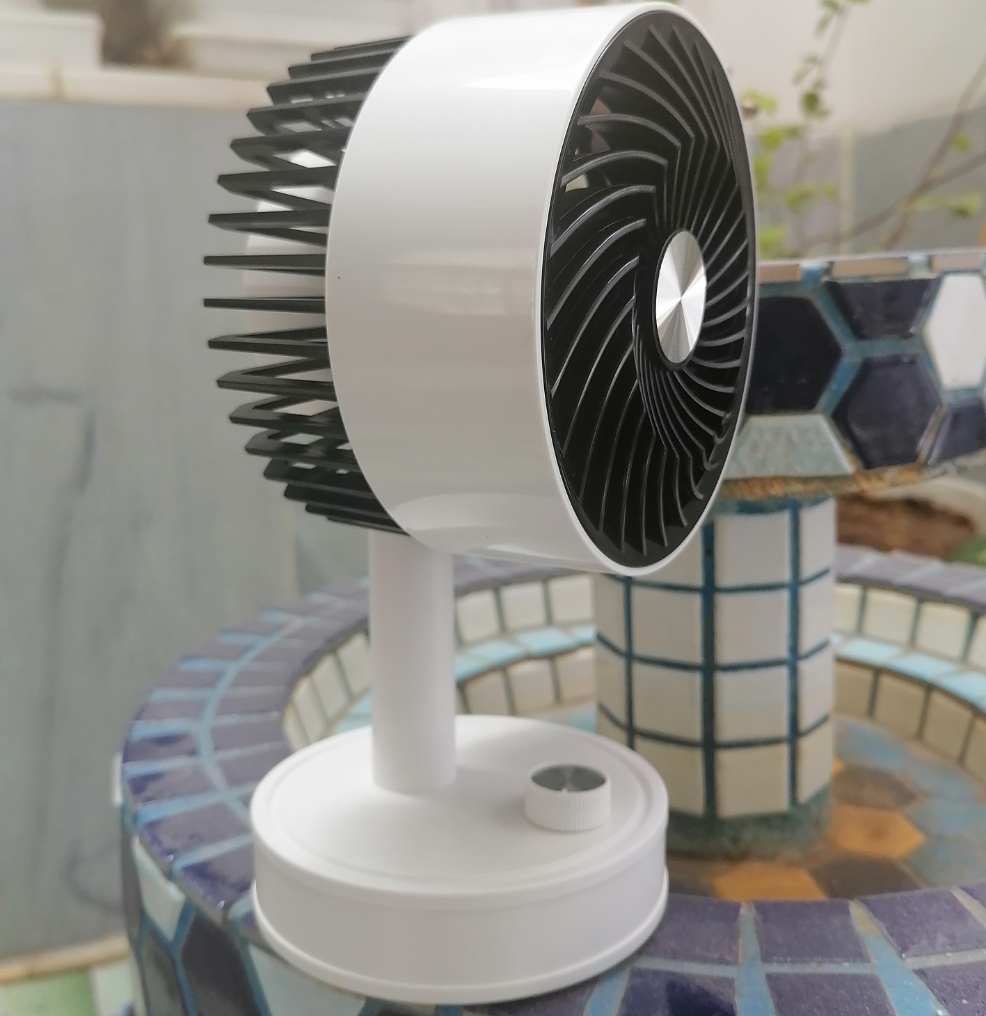 پنکه رومیزی شارژی QQS24-T05