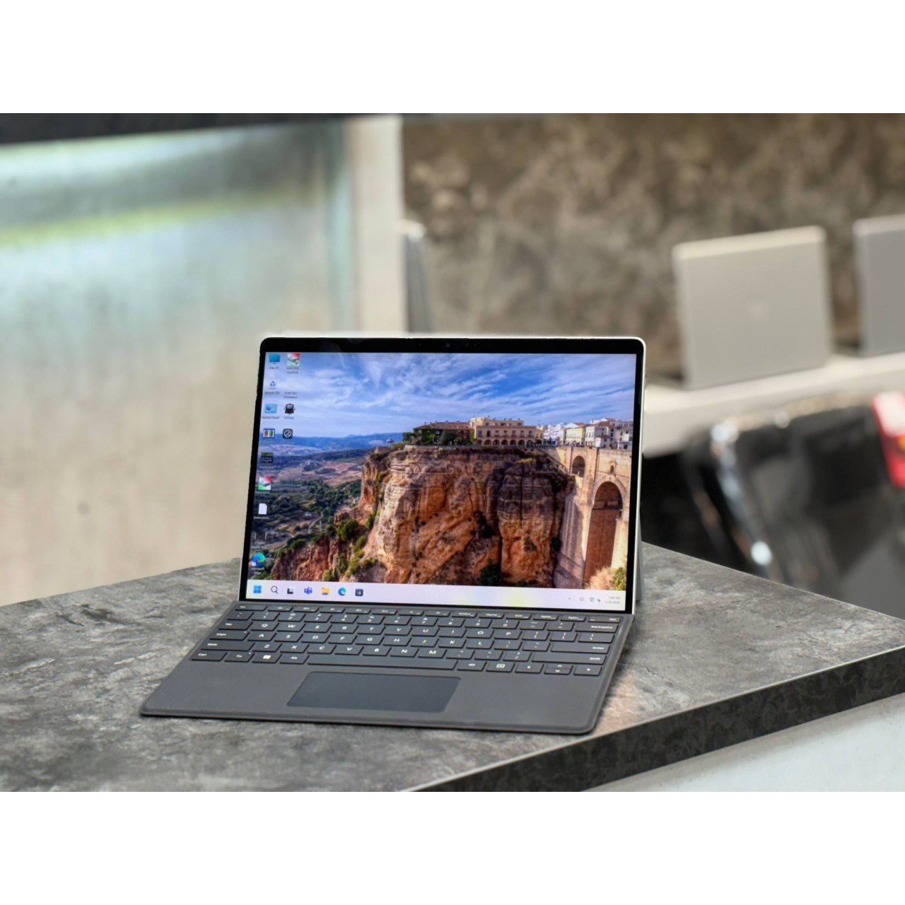 لپتاپ MICROSOFT PRO 9 i5-1245U 8gb ddr4 256gb ssd intel iris xe 13'5 inch 2K TUOCH