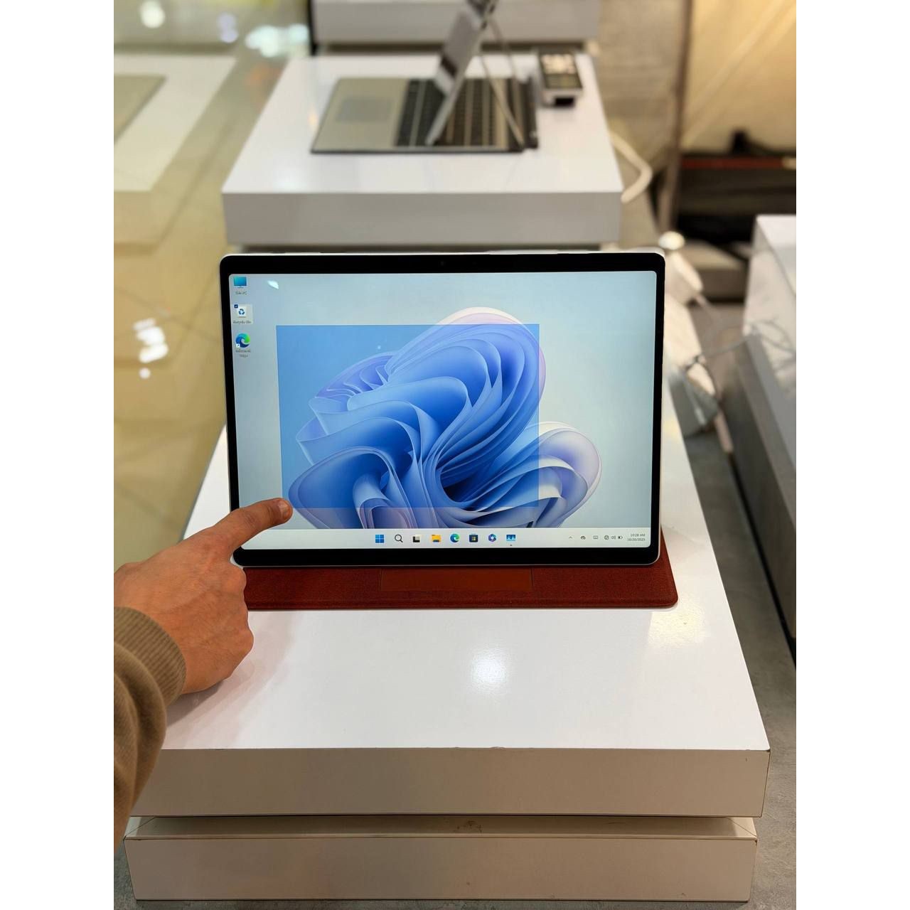 لپتاپ microsoft surface pro 10 ultra5-135U 16gb ddr5 256gb ssd intel 13.3 inch 2K touch 120Hz