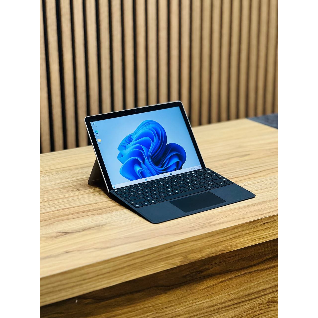 لپتاپ MICROSOFT SURFACE GO3 PENTIUM GOLD 8GB ddr4 128GB ssd INTEL UHD 10'3 inch FHD