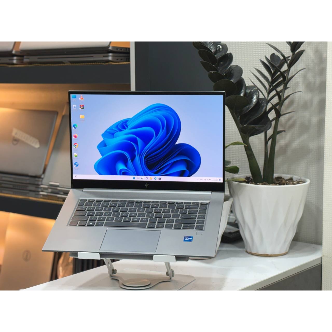 لپتاپ hp zbook studio 15 G8 i7-11850H 32gbddr4 512gbssd 8gb-rtx 3070 15'6 4k touch