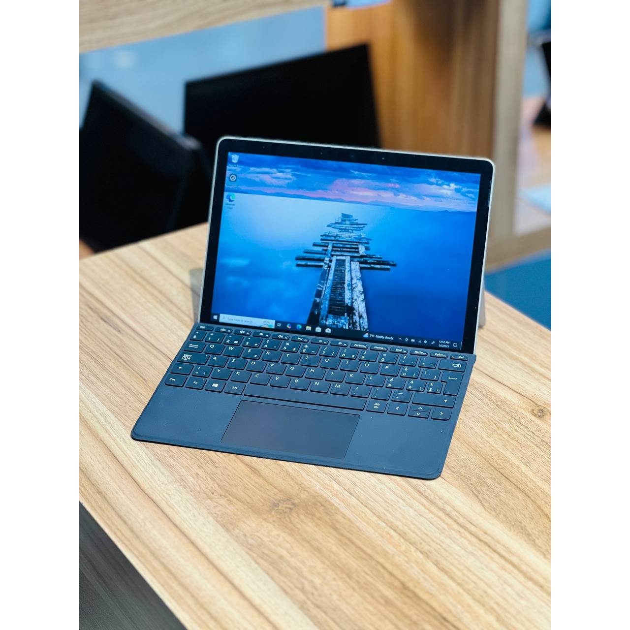 تبلت هیبریدی Microsoft Surface Go 2 M3 8100Y 8GB ddr4 128GB SSD 10'5 inch FHD Touch Tablet