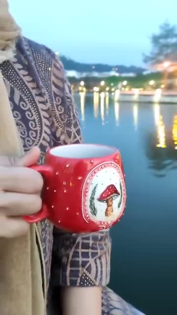 ماگ سرامیک برفی طرح برجسته با لاستر طلا
