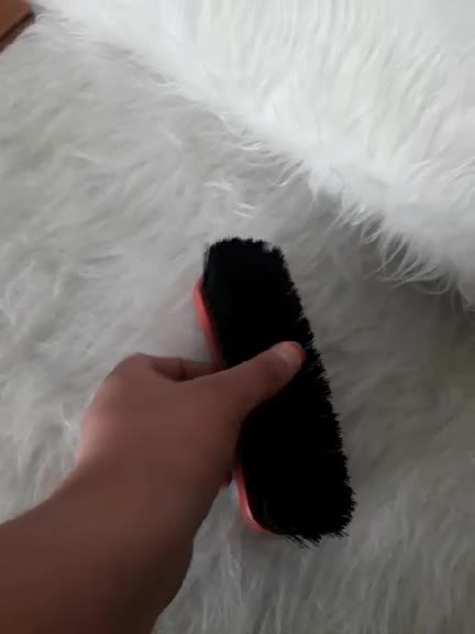 فرچه واکس کفش سایز برس متوسط با دست پلاستکی موی ترم مناسب برای کفش های چرمی میباشد