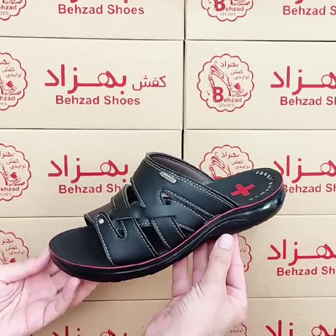 دمپایی تابستانی مردانه سایز 40 تا 45 رنگ مشکی زیره پیو تزریق لژ سه سانتی رویه چرم صنعتی سبک و راحت 
