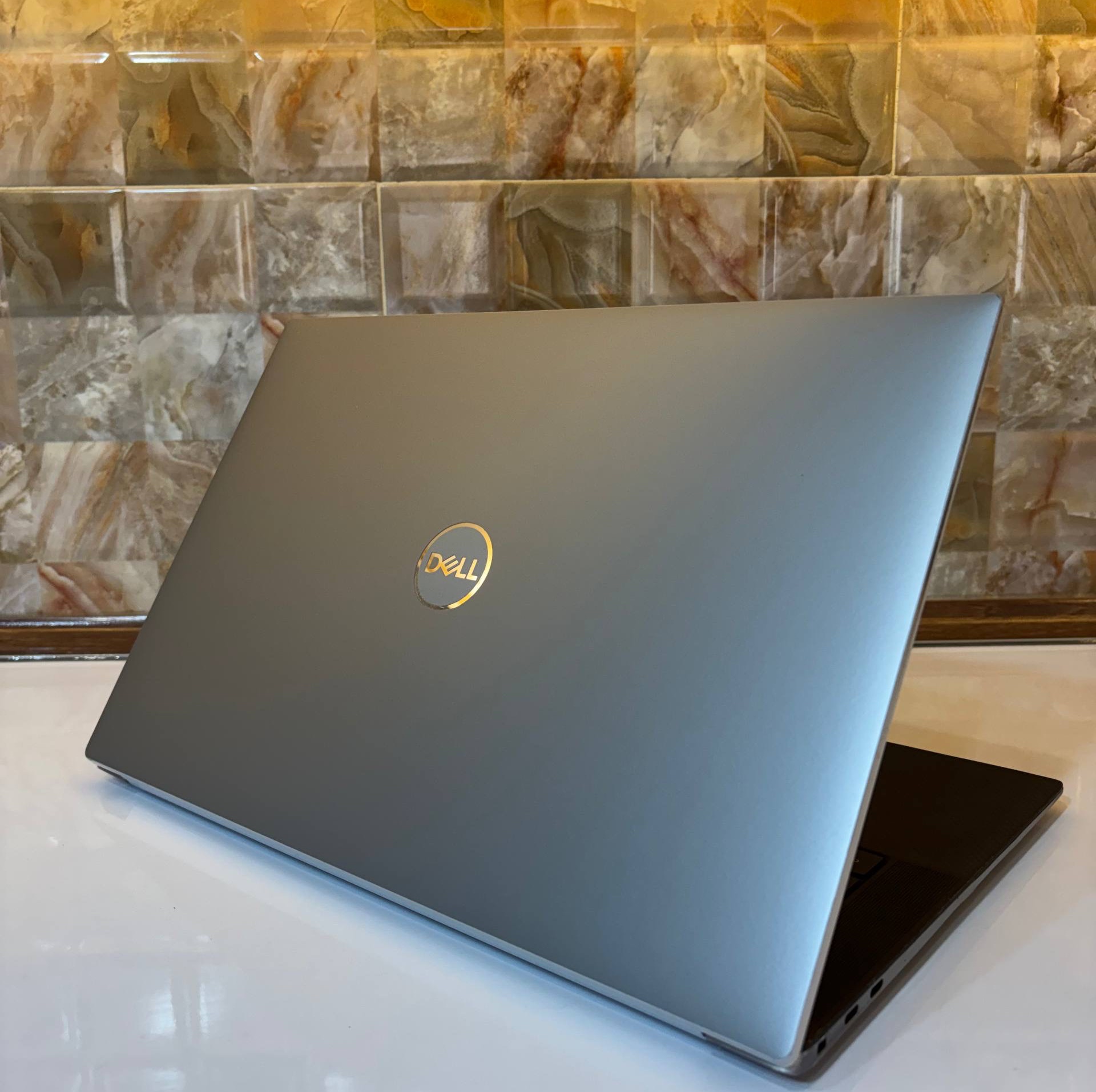 لپتاپ دل 5550 Dell /لپتاپ حرفهای قدرتمند با گرافیک 4GB و پردازنده Core i5 نسل دهم