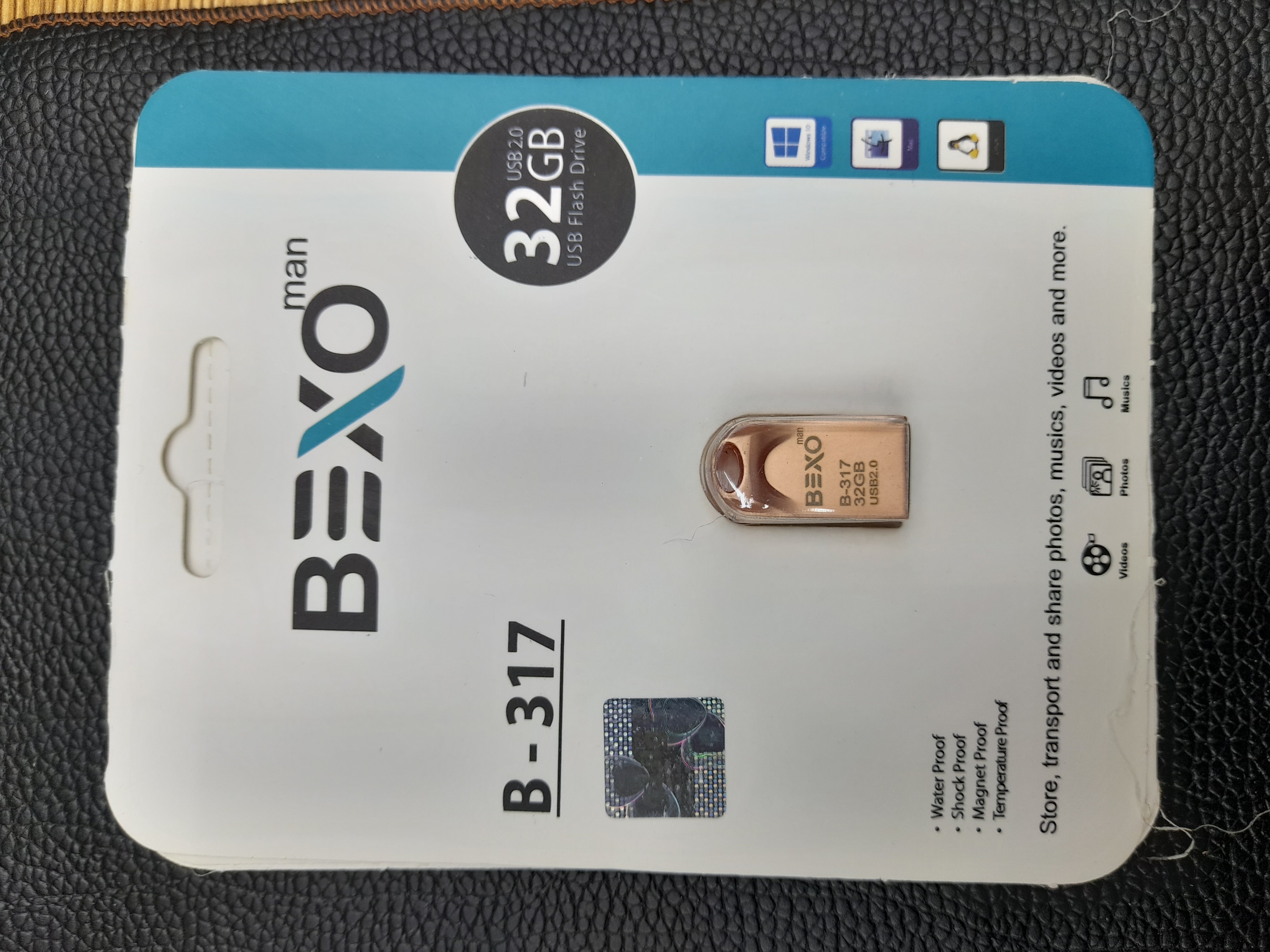 فلش مموری بکسو مدل B-317 ظرفیت 32 گیگابایت با گارانتی آواتک