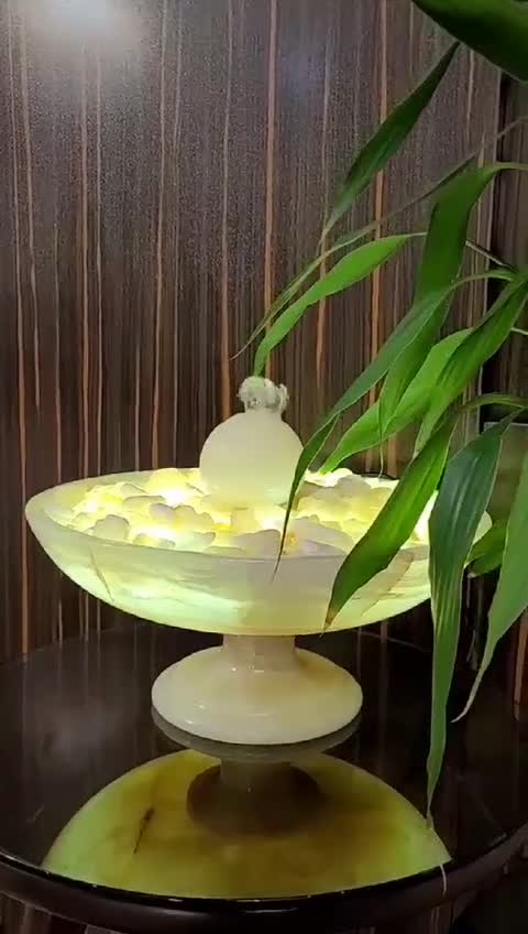 آبنما سنگ مرمر سفید پایه دار با نورپردازی