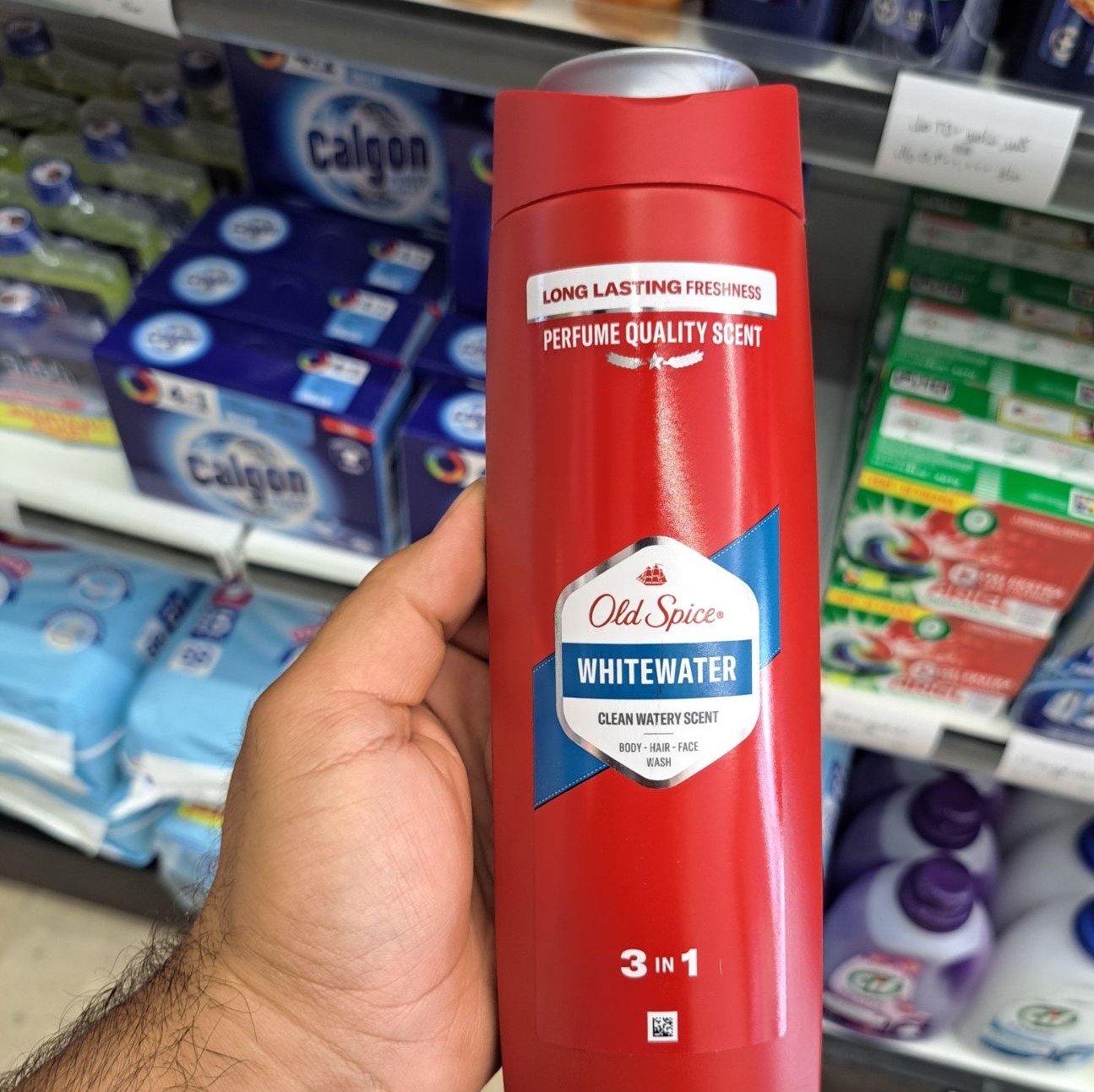 شامپو سر و بدن رایحه خنک و انرژی بخش Old Spice Whitewater حجم 400