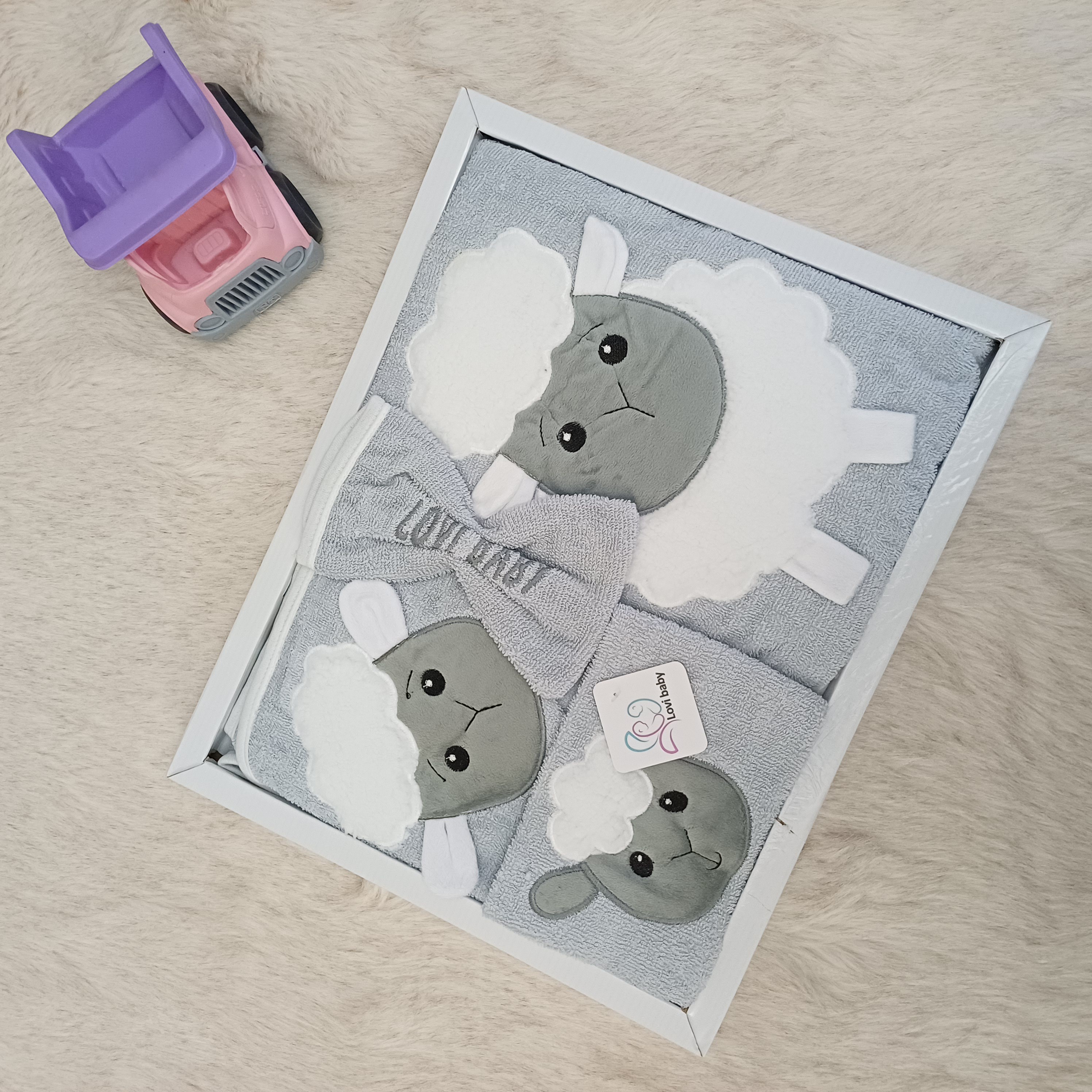 ست سیسمونی نوزادی پسرانه 4 تیکه طرح ببعی رنگ توسی با جعبه مارک lovi baby