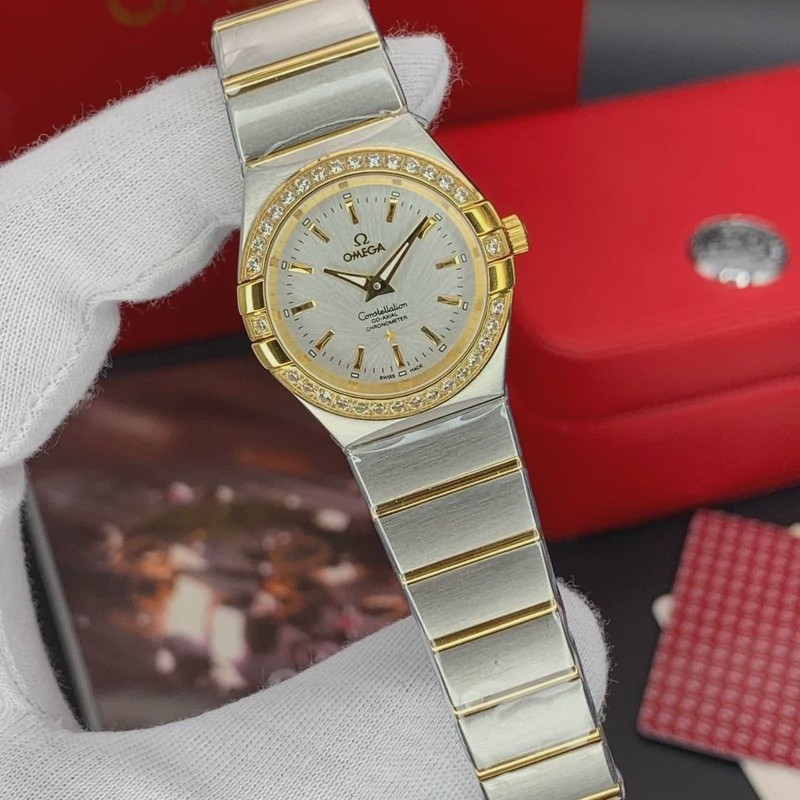 ساعت زنانه امگا کانسلیشن Omega Constellation دور طلایی