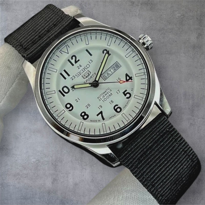 ساعت مچی مردانه سیکو مدل SEIKO 5 بند کنفی موتور باتری خور بند مشکی