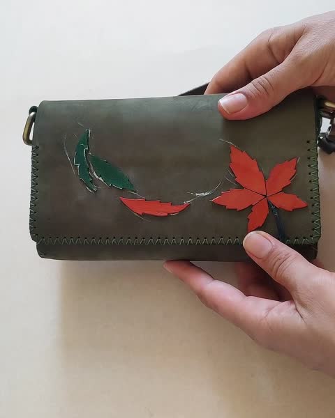 کیف چرم طبیعی دست دوز برجسته